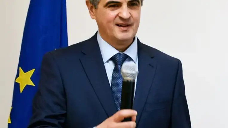 Csernicskó Istvánnal, a II. Rákóczi Ferenc Kárpátaljai Magyar Főiskola rektorával annak apropóján beszélgettünk, hogy az elmúlt héten vehette át a Magyar Érdemrend Tisztikeresztje kitüntetést.