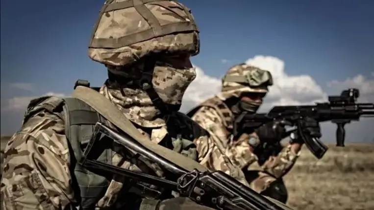 Oroszország kivonja csapatait Ukrajna határaitól