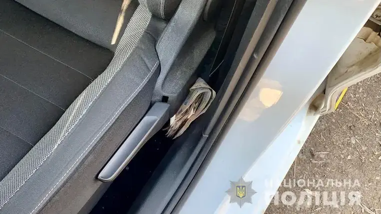 Egy ittas gépkocsivezető Kárpátalján 17 ezer hrivnya kenőpénzt ajánlott a rendőröknek, hogy megússza az ittas vezetésért járó büntetést. Akár négy év börtönbüntetést is kaphat.