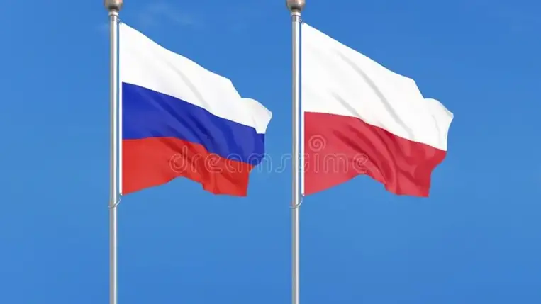 Lengyelország kiutasít három orosz diplomatát