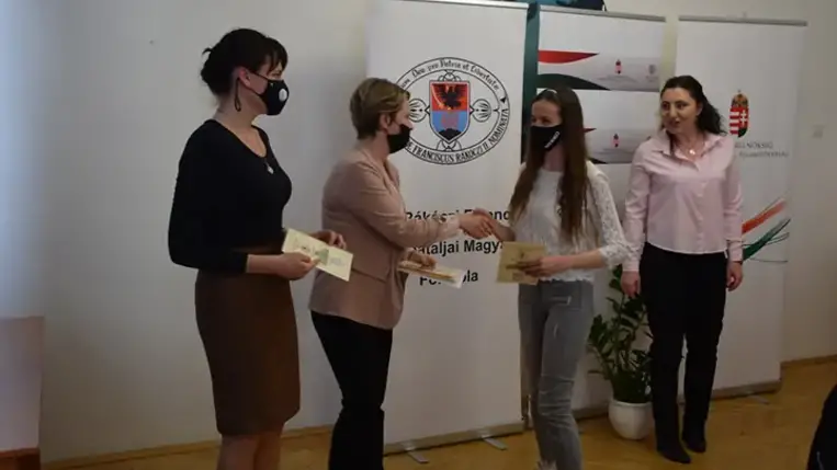 A mostani nyelvtanfolyamokra 191-en jelentkeztek, akik közül ketten két nyelvből is megmérettettek.