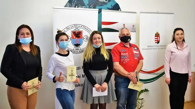 Angol, német, ukrán, orosz, magyar nyelvtanfolyamok valósultak meg a Rákóczi Főiskolán