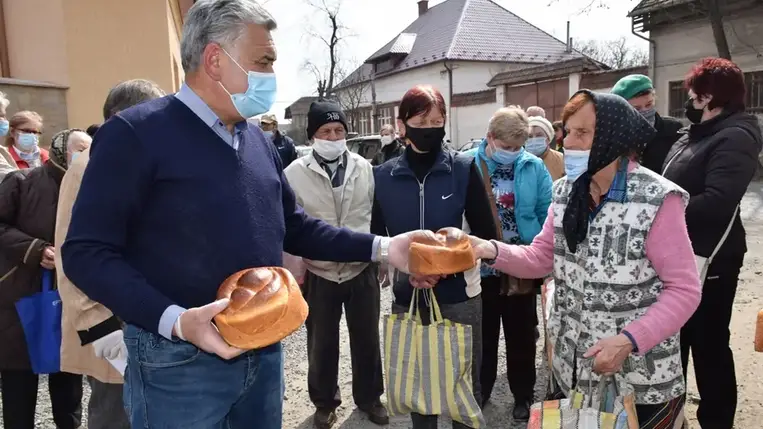 Gondoskodó szeretet - 240 húsvéti pászka a KRE Diakónia Központjától