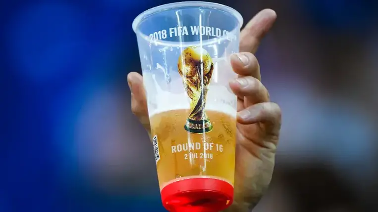 Miért kerül egy kis üveges sör több mint négyezer forintba Katarban?