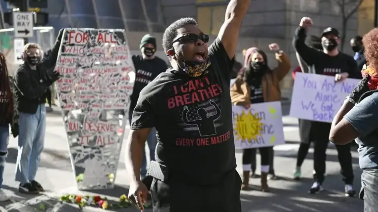 Rendőrök elől menekülve meghalt egy fekete bőrű fiatal