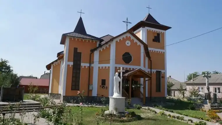 Nagycsütörtök éjjel az állatias sátáni ösztönök vezérelte tettesek betörtek a Tiszabökényi  Árpád-házi Szent Erzsébet templomba. 