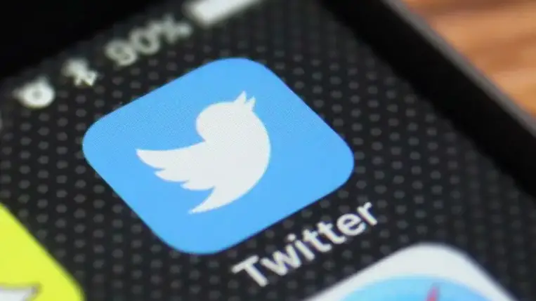 Egy moszkvai bíróság pénteken 2,4 millió rubelre (csaknem 10 millió forintra) bírságolta meg Twitter közösségi mikroblog- szolgáltatót