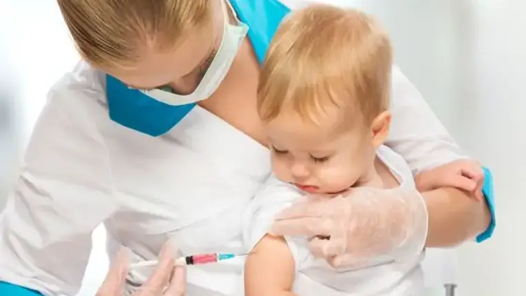 Az EJEB elutasította a gyermekeik kötelező beoltatását megtagadó szülők keresetét