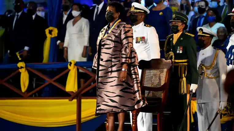 Barbados elszakadt a brit koronától és köztársasággá vált