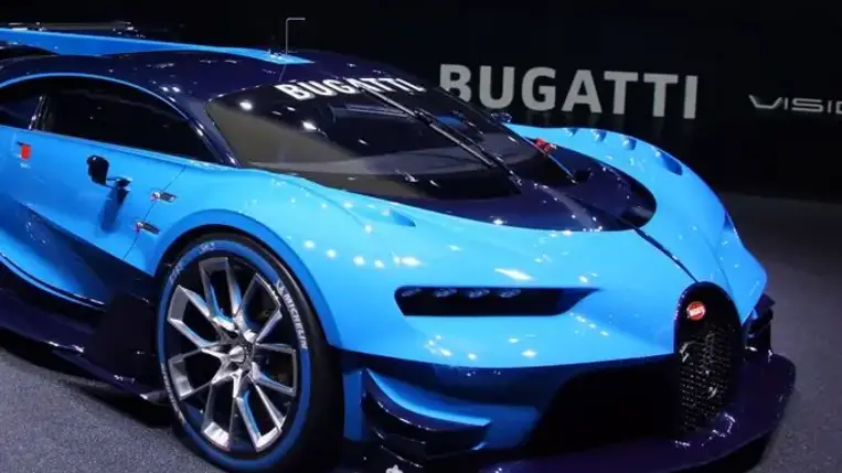 Kárpátaljai férfi feltalált egy eszközt az autó rendszámának a szélvédőn való megjelenítésére