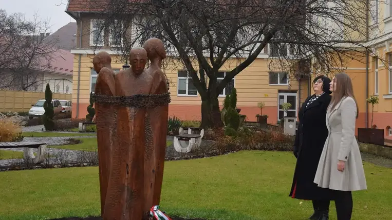 A málenykij robot áldozataira emlékeztek Beregszászban