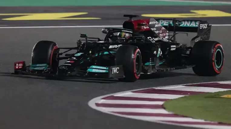 Még a Mercedesnek is rejtély Hamilton gyorsulása