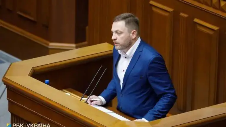 A rendőrjárőröket jövőre kötelezik, hogy szolgálatban mindig tartsák bekapcsolva testkamerájukat – belügyminiszter