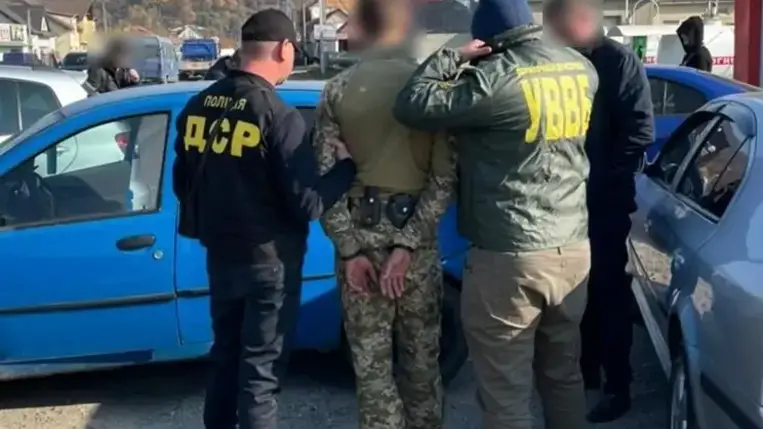 Kárpátalján lelepleztek egy korrupt határőrt