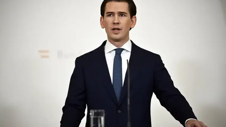 Az osztrák parlament megfosztotta Sebastian Kurzot a mentelmi jogától