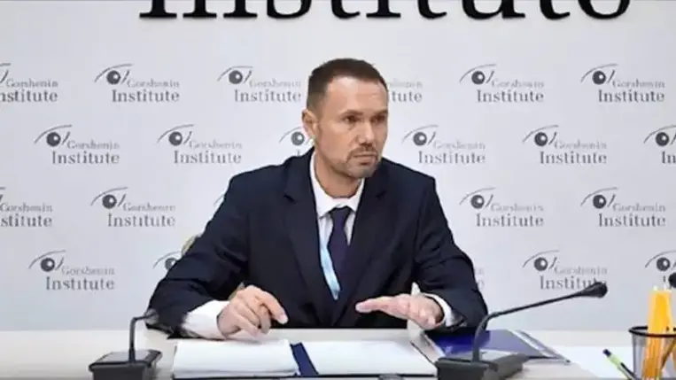 Több ezer beoltatlan tanárt függesztettek fel munkájából Ukrajnában