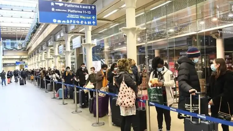 Ismét PCR-tesztet kell végeztetniük érkezésük után a külföldről Angliába utazóknak