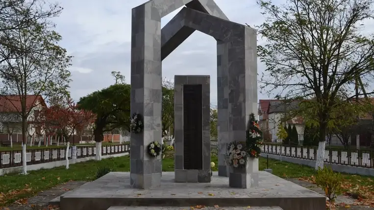 Felhívás a badalói emlékpark takarítására