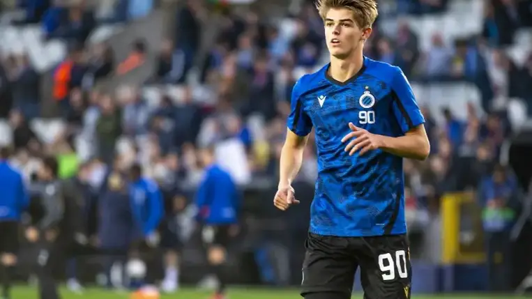 A boltba sem mer kimenni, retteg a nyilvánosságtól a belga futball csodagyereke