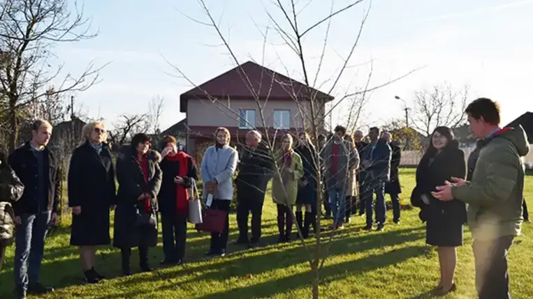 Idén újabb létesítménnyel gazdagodott Kárpátalja: átadták Szikura Józsefről, a főiskola egykori rektoráról elnevezett botanikus kert főépületét Nagyberegen. Fotó: Kovács Elemér