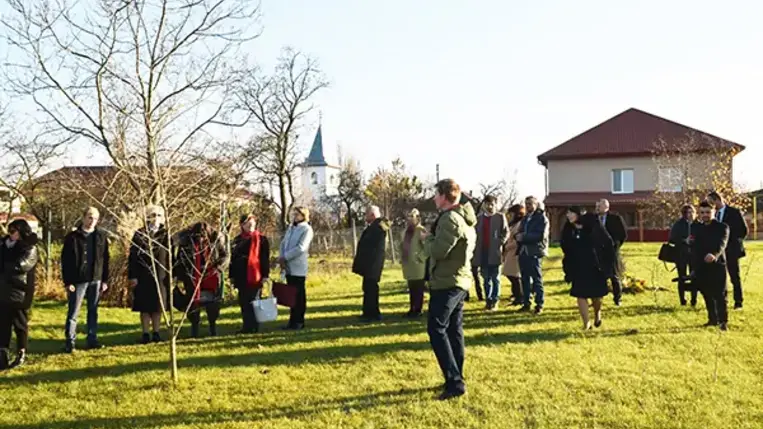 Idén újabb létesítménnyel gazdagodott Kárpátalja: átadták Szikura Józsefről, a főiskola egykori rektoráról elnevezett botanikus kert főépületét Nagyberegen. Fotó: Kovács Elemér