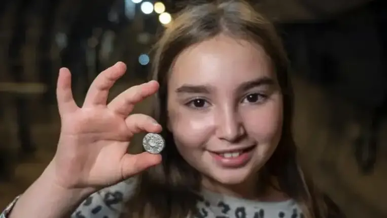 Értékes kincset talált egy 11 éves kislány