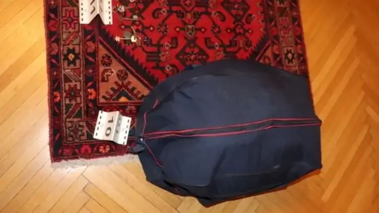 Az erkélyen át tört be egy lakásba, majd ott felejtette az iratait