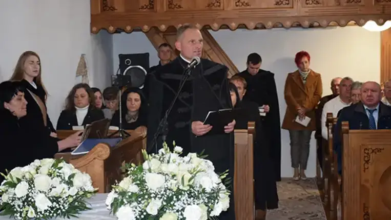 A reformáció emléknapján a megújult templomért és haranglábért adtak hálát a tiszebökényi reformátusok és a hozzájuk ez alkalomból érkezett vendégek. Fotó: Kovács Erzsébet