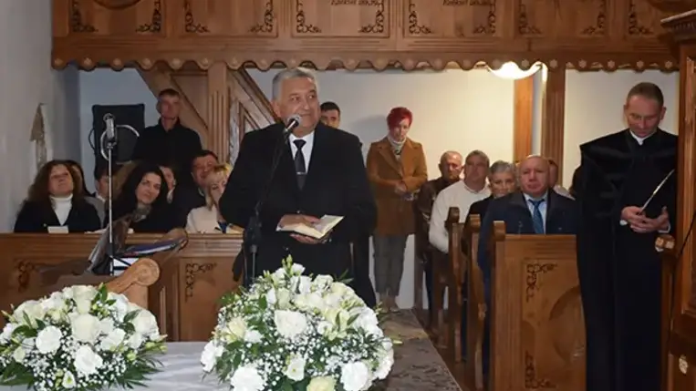 A reformáció emléknapján a megújult templomért és haranglábért adtak hálát a tiszebökényi reformátusok és a hozzájuk ez alkalomból érkezett vendégek. Fotó: Kovács Erzsébet