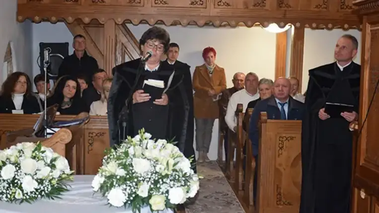 A reformáció emléknapján a megújult templomért és haranglábért adtak hálát a tiszebökényi reformátusok és a hozzájuk ez alkalomból érkezett vendégek. Fotó: Kovács Erzsébet