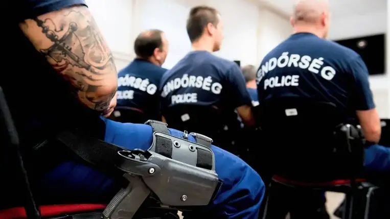 Rendőrök ellen emeltek vádat, mert súlyosan bántalmaztak egy férfit