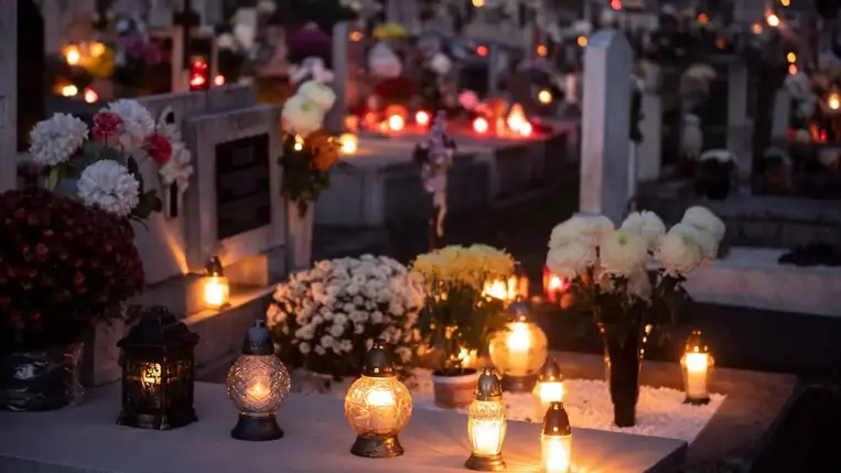 Elhunyt szeretteinkre emlékezünk mindenszentek ünnepén és halottak napján