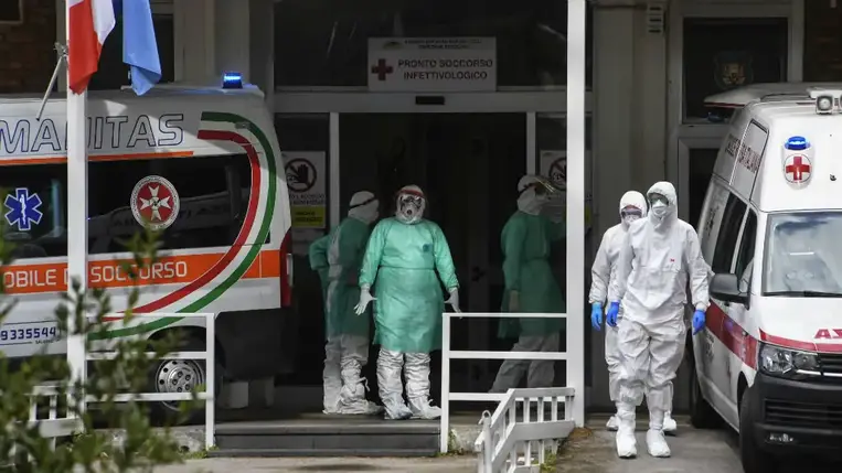 Olaszországban emelkedik az esetszám, korlátozzák a tüntetéseket