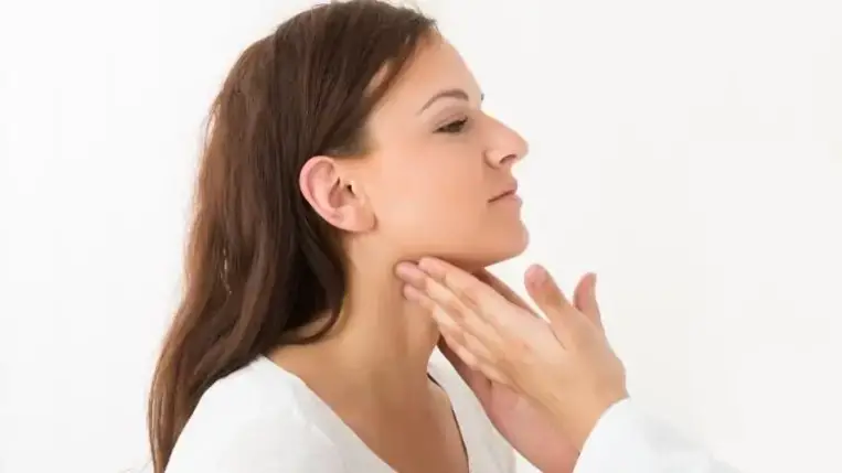 Torokfájásra mikor kell antibiotikumot szedni?
