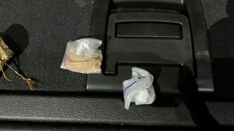 Kárpátalján a rendőrök őrizetbe vettek két bűnözőt, akik kiraboltak egy beregszászi benzinkutat. Fotó: Nemzeti Rendőrség