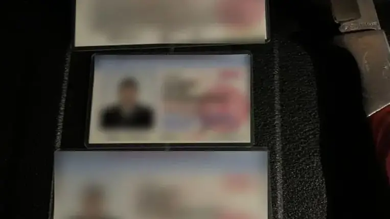 Kárpátalján a rendőrök őrizetbe vettek két bűnözőt, akik kiraboltak egy beregszászi benzinkutat. Fotó: Nemzeti Rendőrség