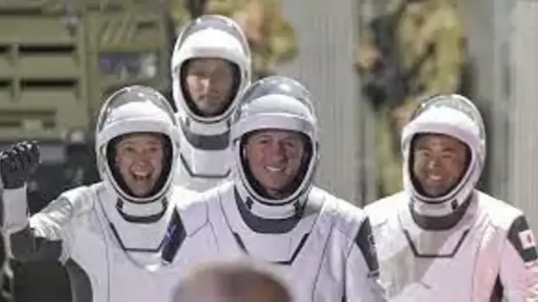 Megérkeztek a Nemzetközi Űrállomásra a Crew Dragon űrhajó asztronautái