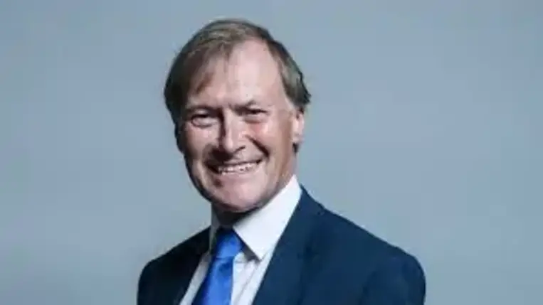 Sir David Amess állapotáról egyelőre nem hangzott el hivatalos tájékoztatás.
