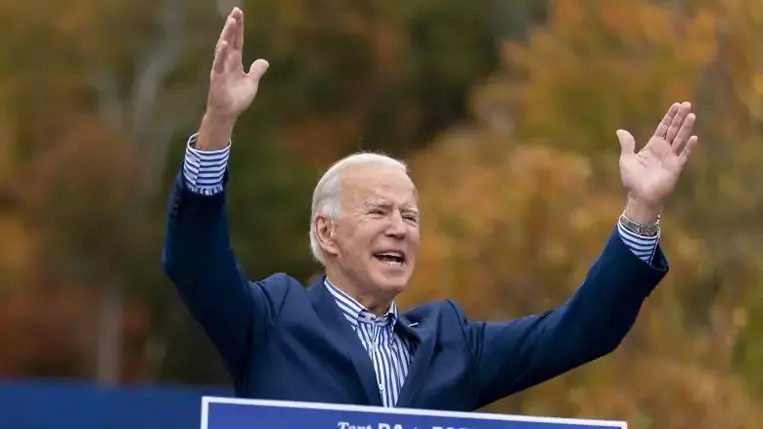 Biden súlyos milliókkal kompenzálná az illegális migránsokat