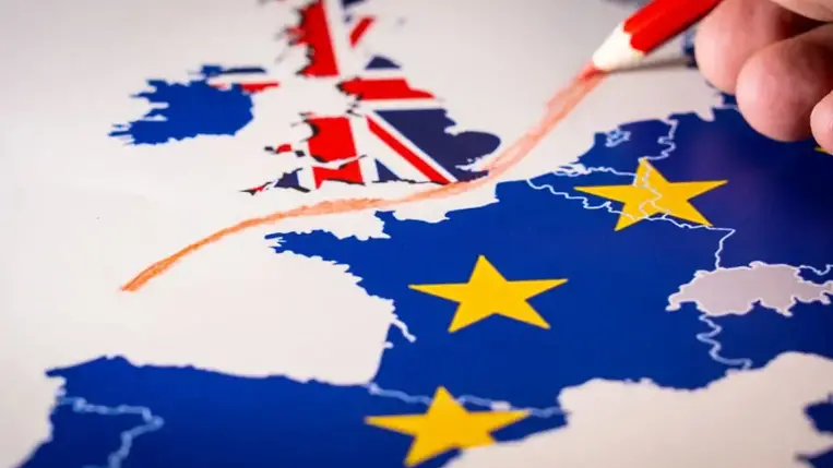 Brexit - Nagy-Britanniába már nem léphetnek be személyi igazolvánnyal a külföldön élő EU-polgárok