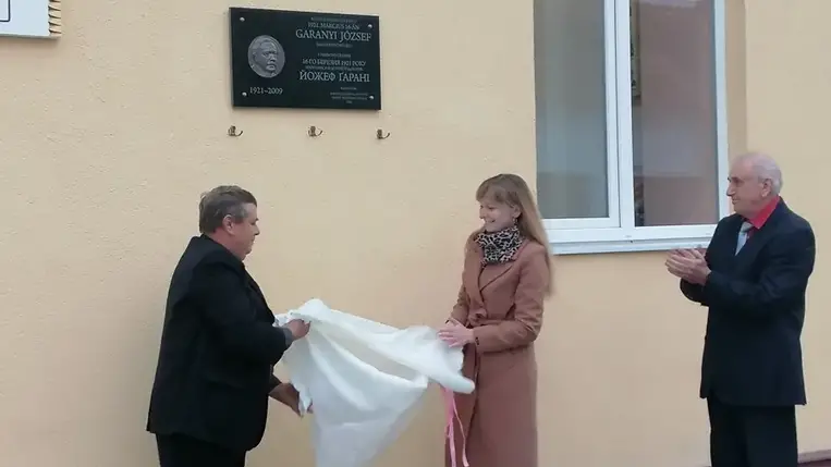 Garanyi József-emléktáblát avattak Bátyúban