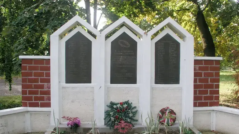 Részesítsük előnyben az élő virágokat a temetőkben!