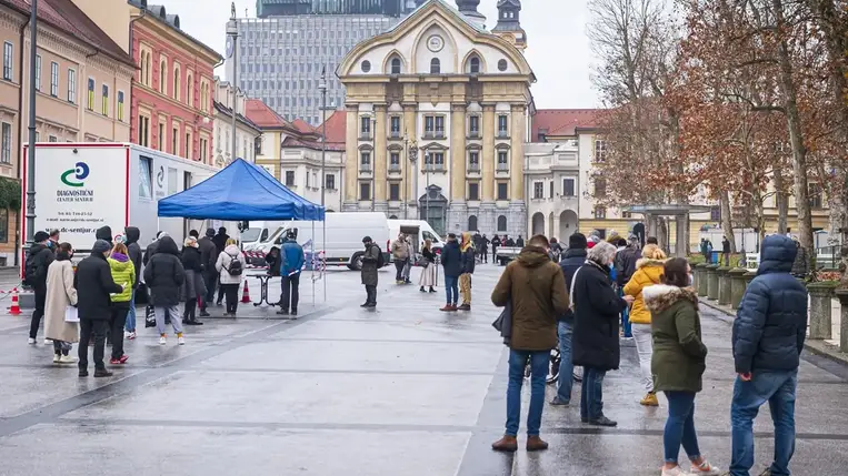 Szlovéniában hétfőtől szigorítanak a járványügyi intézkedéseken