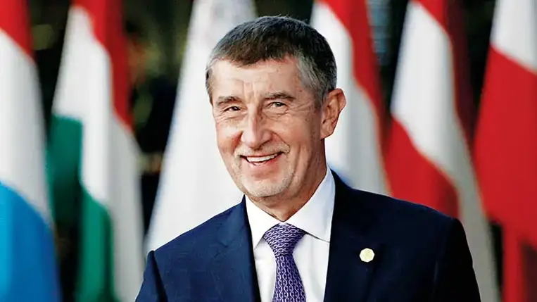 Andrej Babis cseh kormányfő pénteken bejelentette: nem fogja elfogadni Milos Zeman köztársasági elnök megbízatását a kormányalakításra, és az általa vezetett ANO mozgalom, amely elveszítette a hétvégi képviselőházi választásokat, ellenzékbe vonul.