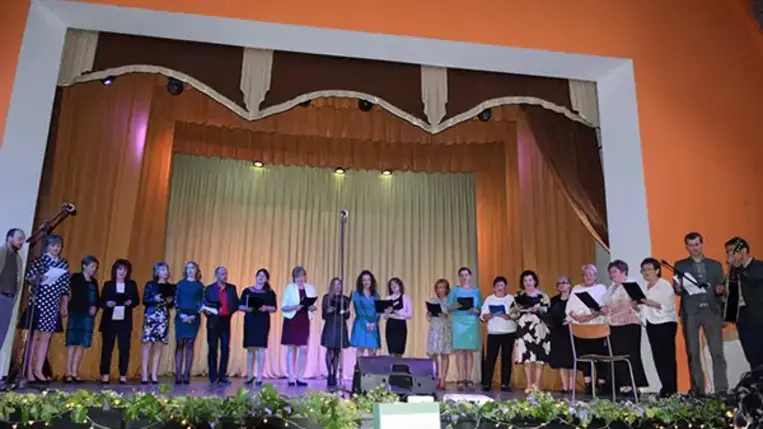 A Beregszászi Bethlen Gábor Magyar Líceum 37 végzős növendéke azt ünnepelte, hogy nemsokára befejeződik életüknek egy fontos szakasza, s hogy felkészültek az előttük álló megmérettetésre és kihívásokra. Fotó: Kovács Elemér