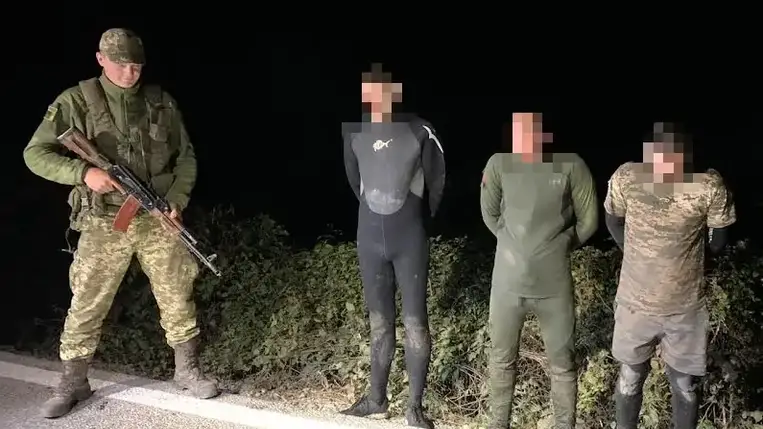 Három búvárruhás cigarettacsempészt fogtak el Kárpátalján