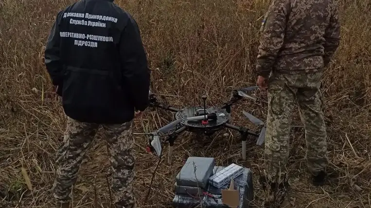 Drónnal próbáltak cigit csempészni Nevetlenfalunál