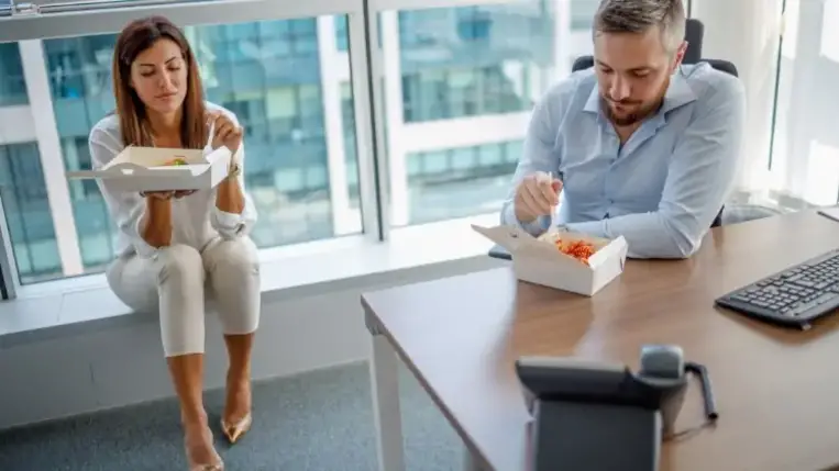 Rossz szokások, amelyek miatt hasra hízunk