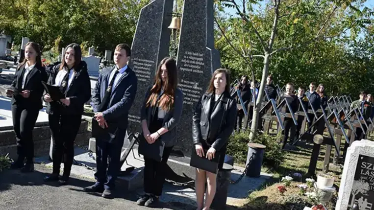 1944. október 9-e Beregszász gyásznapjaként vonult be a történelembe: a terrortámadásban 250 katona és civil veszítette életét, illetve sebesült meg. Fotó: Kovács Elemér