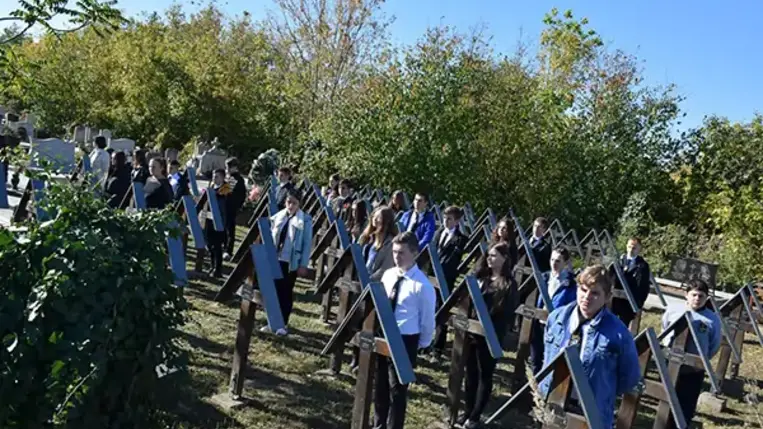 1944. október 9-e Beregszász gyásznapjaként vonult be a történelembe: a terrortámadásban 250 katona és civil veszítette életét, illetve sebesült meg. Fotó: Kovács Elemér